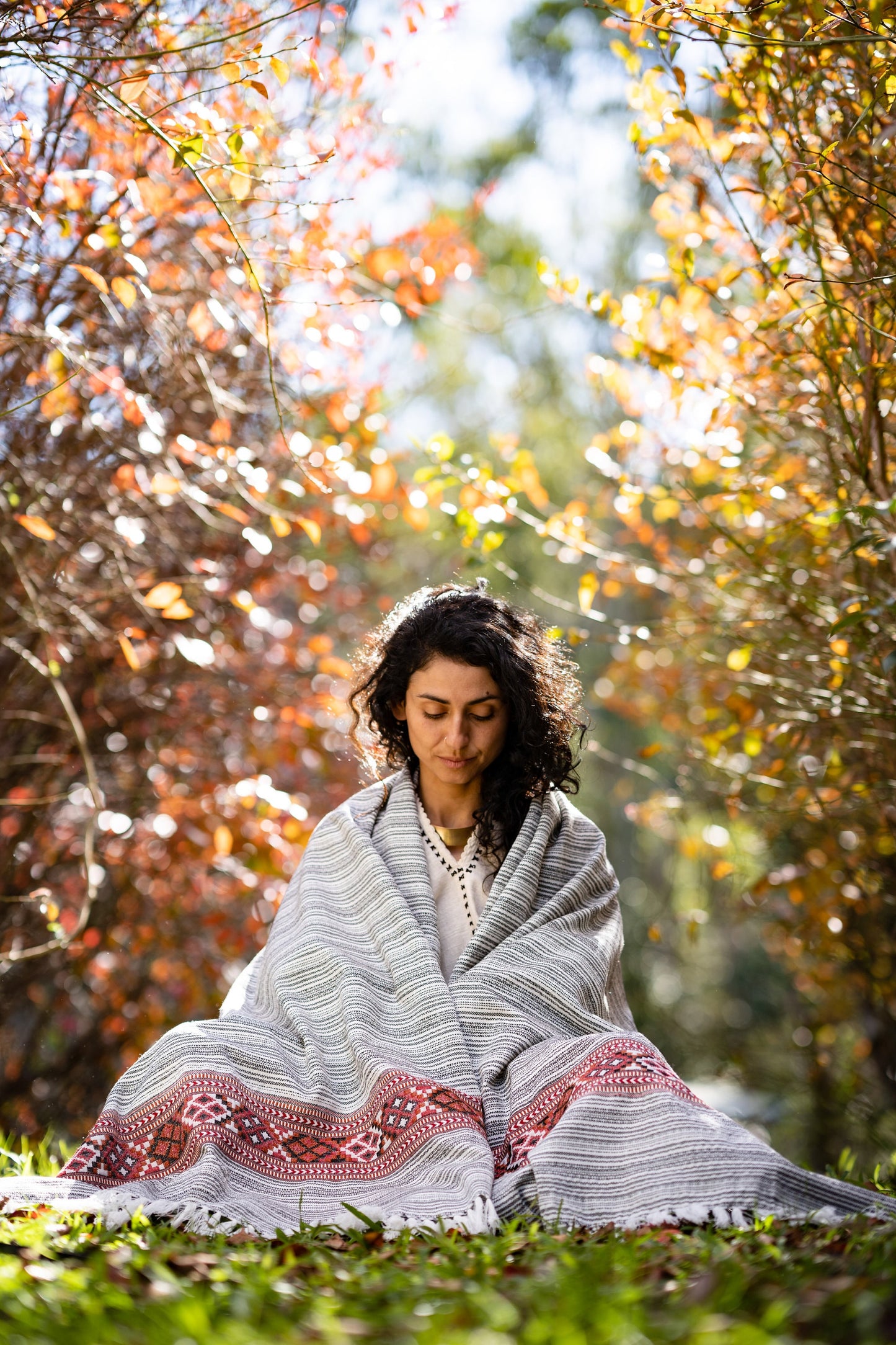 JHANA Meditation Prayer Shawl Blanket Cosy White and Grey Cashmere Yak Wool and Acrylic Wool Tibetan Tribal Celtic Embroidery Zen AJJAYA