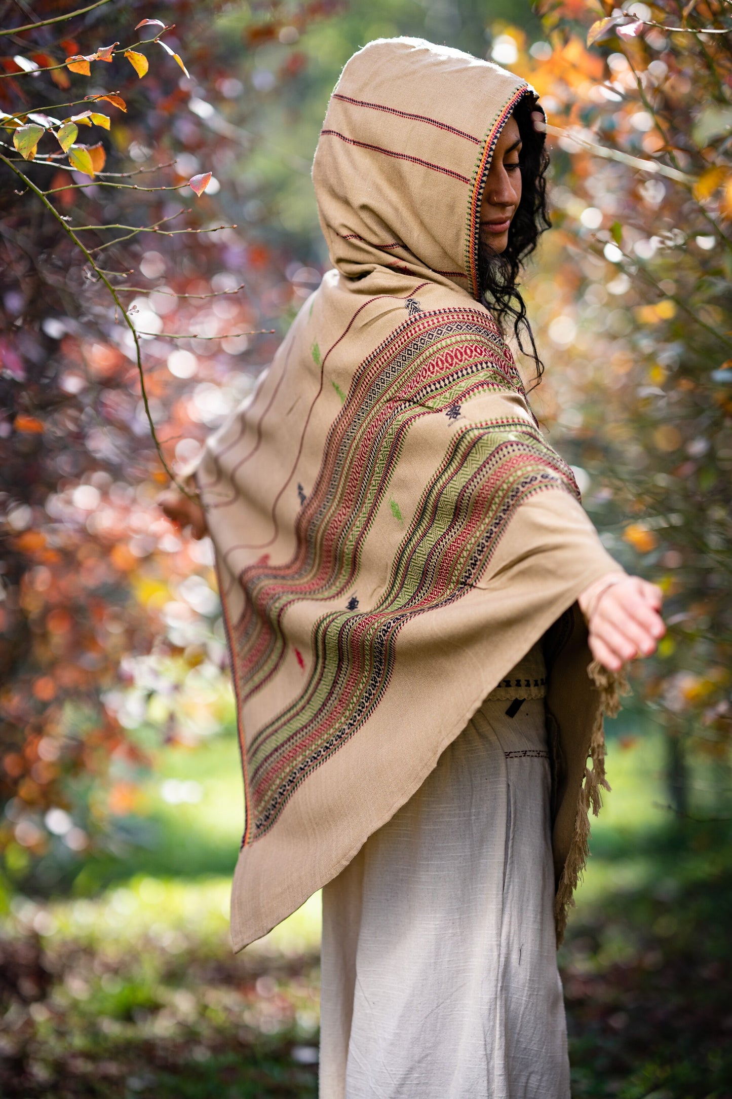 HODDI Womens Hooded Poncho Desert Sand Cashmere and Acrylic Wool Hood Pockets Earthy Tribal Pattern Festival AJJAYA Mexican Primitive