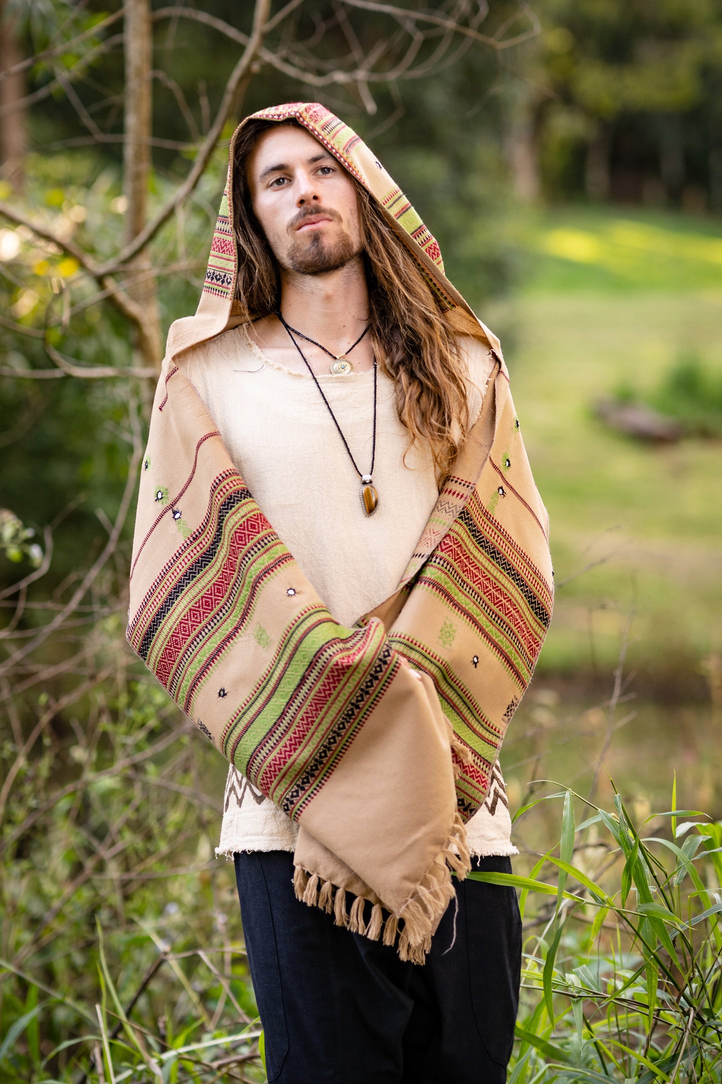 Bufanda con capucha marrón con capucha Patrón tribal bordado Selva gitana Nomadic Cashmere Festival Nomadic Primitive Earthy Rave AJJAYA Étnico