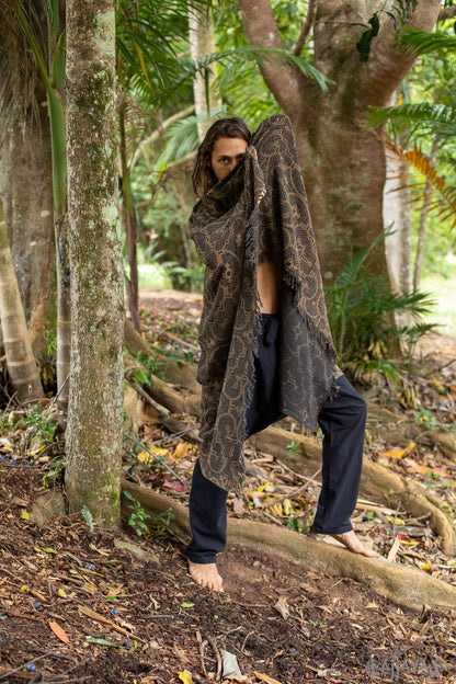 SHIPIBO Schal Baumwollschal Schwarz Gold Heilige Geometrie Muster Festival Ritual Zeremonie Schamanische Ethno Gypsy Boho Sarong Wrap Schamane AJJAYA