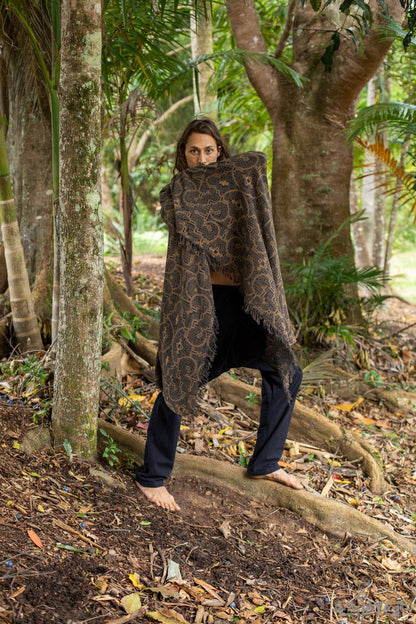 SHIPIBO Schal Baumwollschal Schwarz Gold Heilige Geometrie Muster Festival Ritual Zeremonie Schamanische Ethno Gypsy Boho Sarong Wrap Schamane AJJAYA