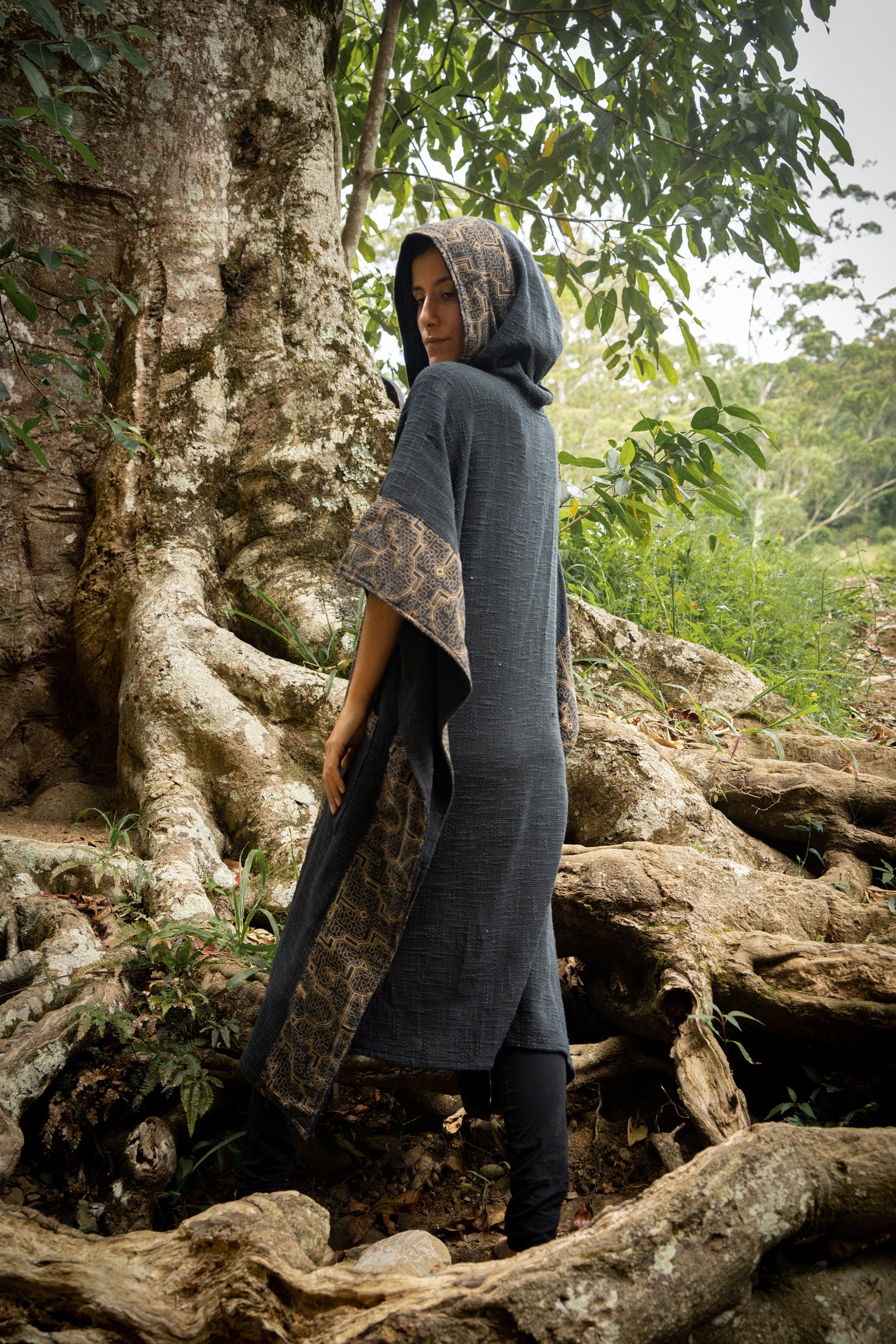AYAWA Kimono Black Womens Hooded Cape Robe Poncho – AJJAYA