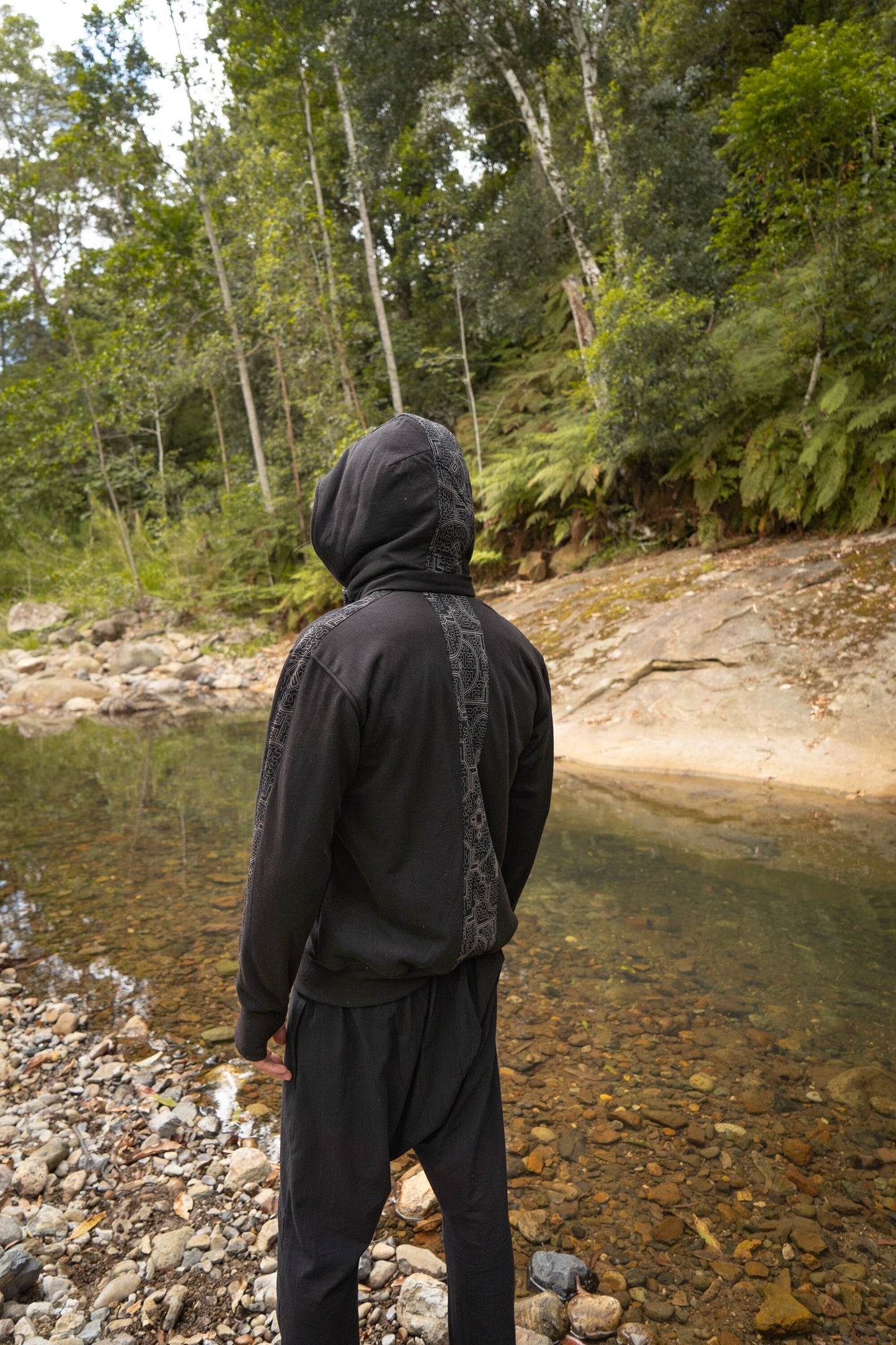 AYABO Black Hooded Jacket Thick Fleece Warm Zipped Jumper Pullover Shipibo Pattern Pockets Thumb Glove Festival Tribal Gypsy Ceremony AJJAYA