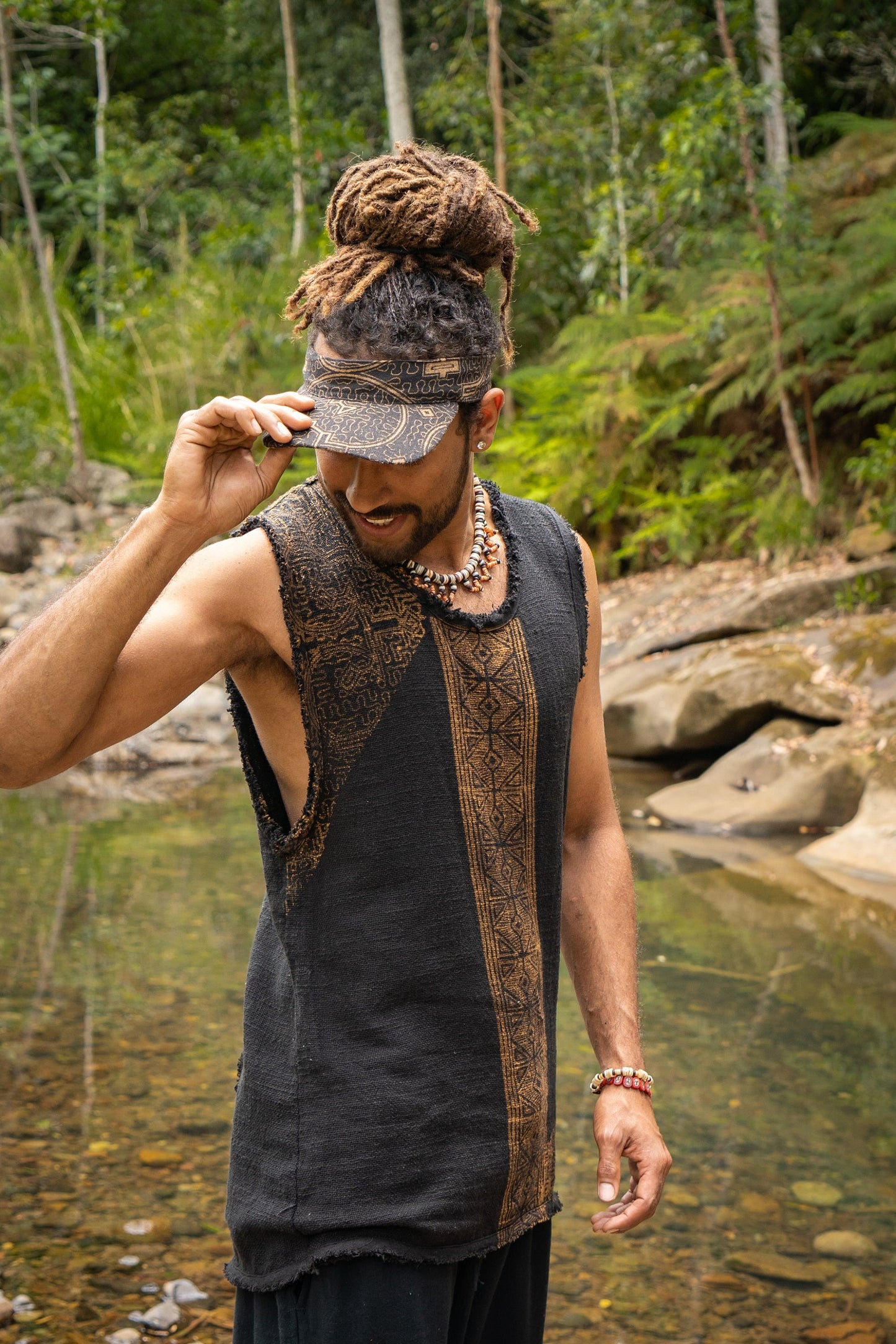 Our AKAU shamanic tank top features intricate block-printed shipibo tribal patterns that are hand-applied, giving each shirt a unique and authentic touch.