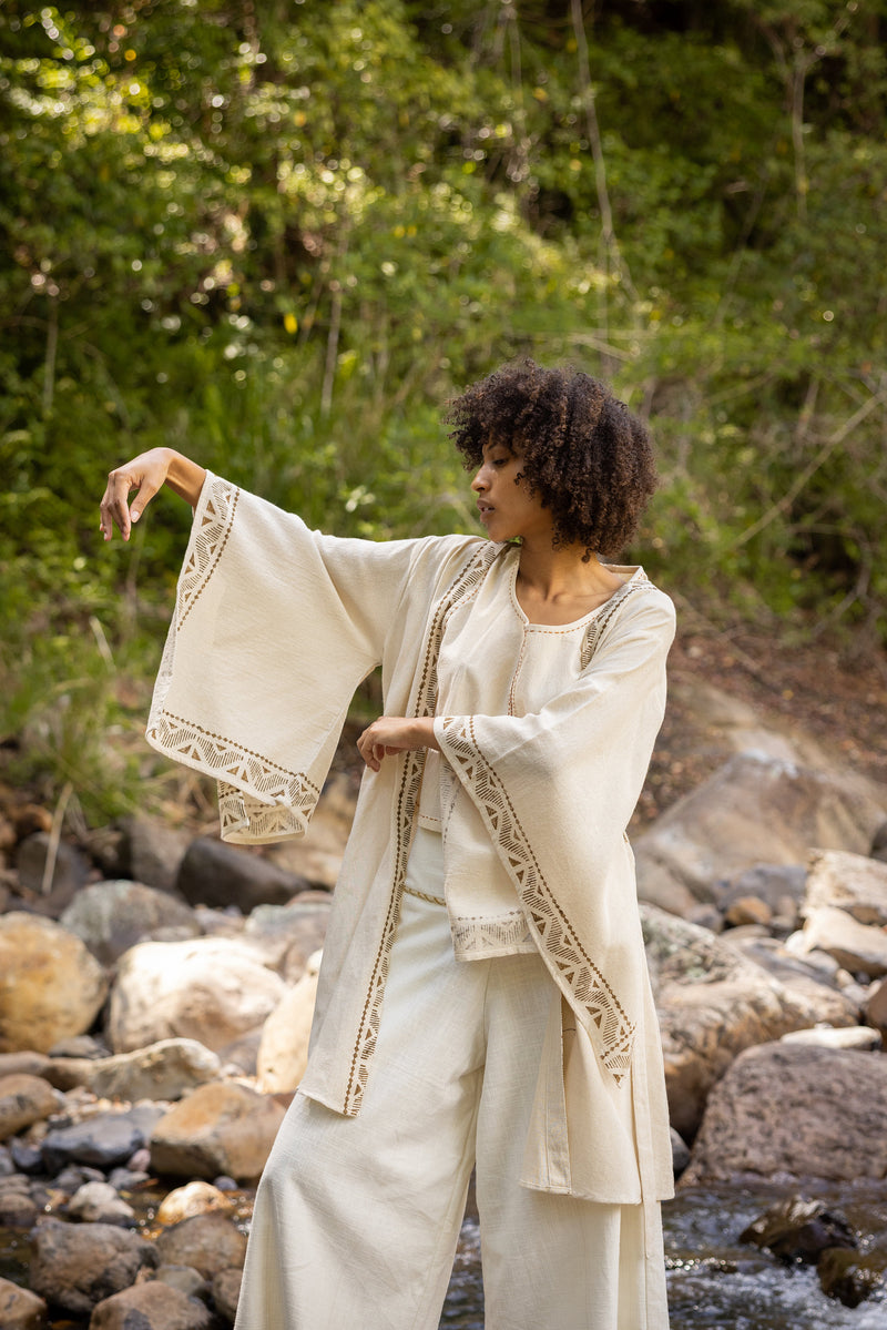 Our lightweight NAAMI cotton kimono is made from soft, breathable cotton, this kimono is perfect for warm weather. The handmade block-printed patterns add a unique, artisanal touch to the garment.