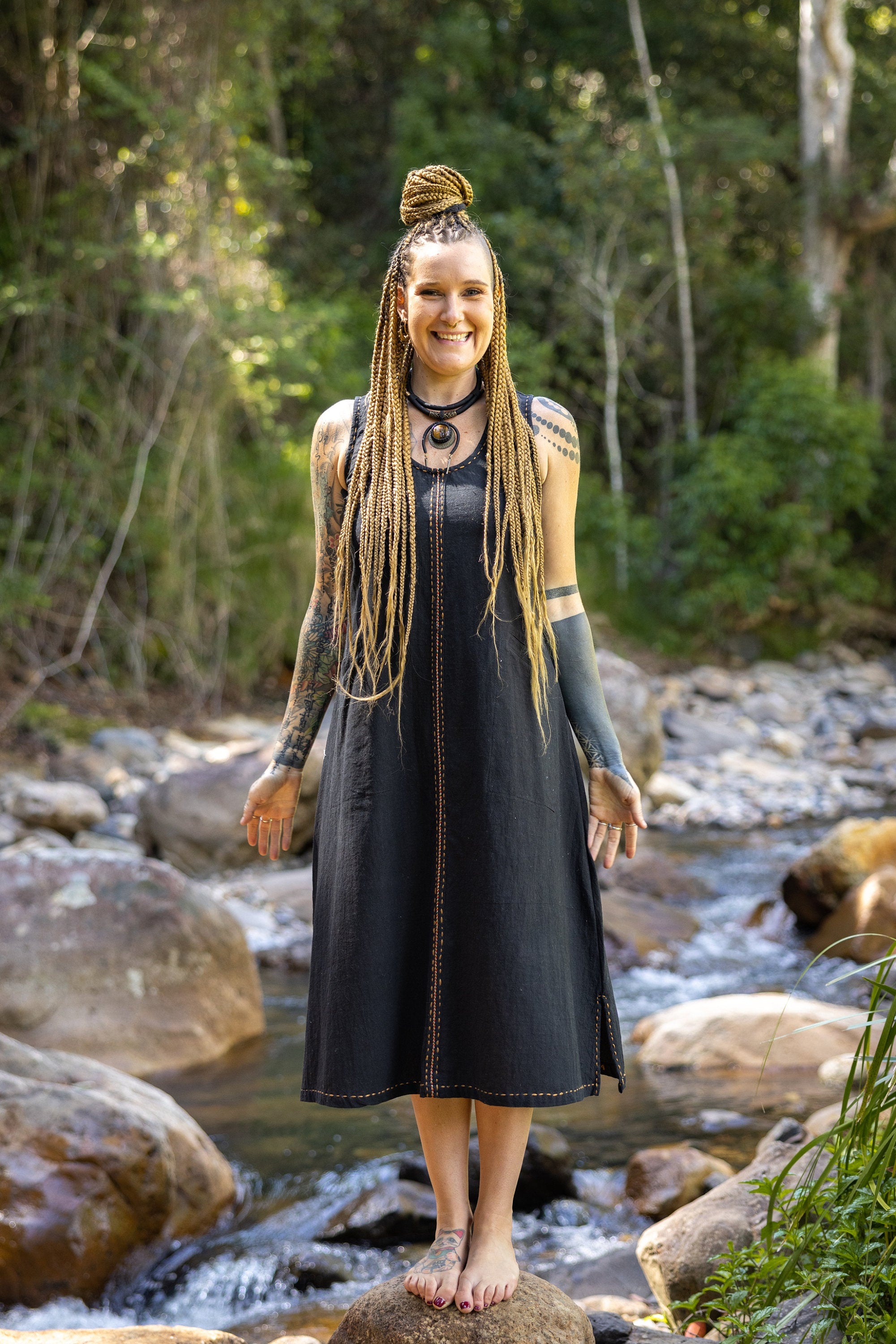 Our AHUA dress is a beautifully handmade piece made of 100% natural cotton. Its simple, free-flowing design is both comfortable and stylish. 
Featuring two convenient pockets and is decorated with intricate hand-woven embroidery.