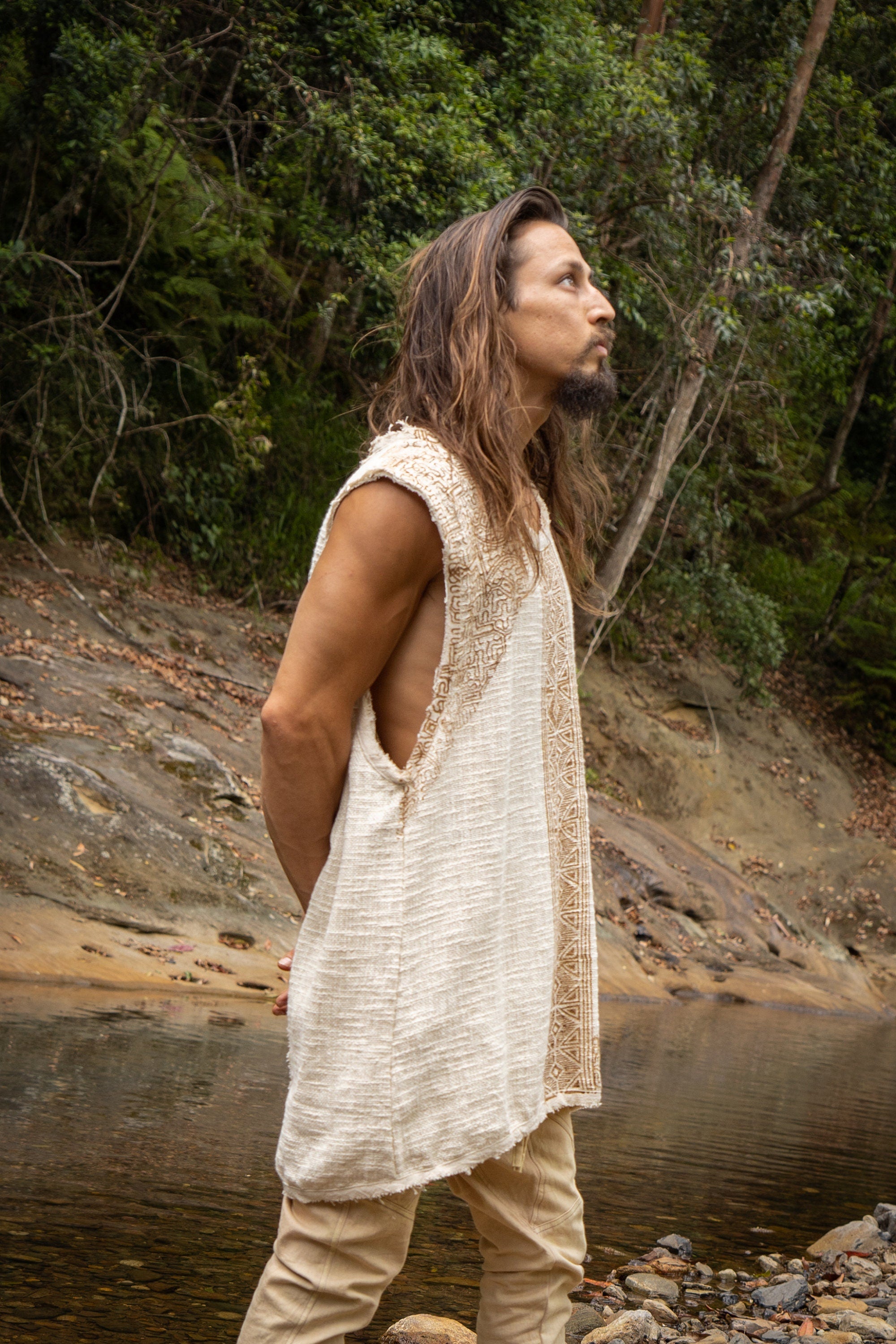Our AKAU shamanic tank top features intricate block-printed shipibo tribal patterns that are hand-applied, giving each shirt a unique and authentic touch..