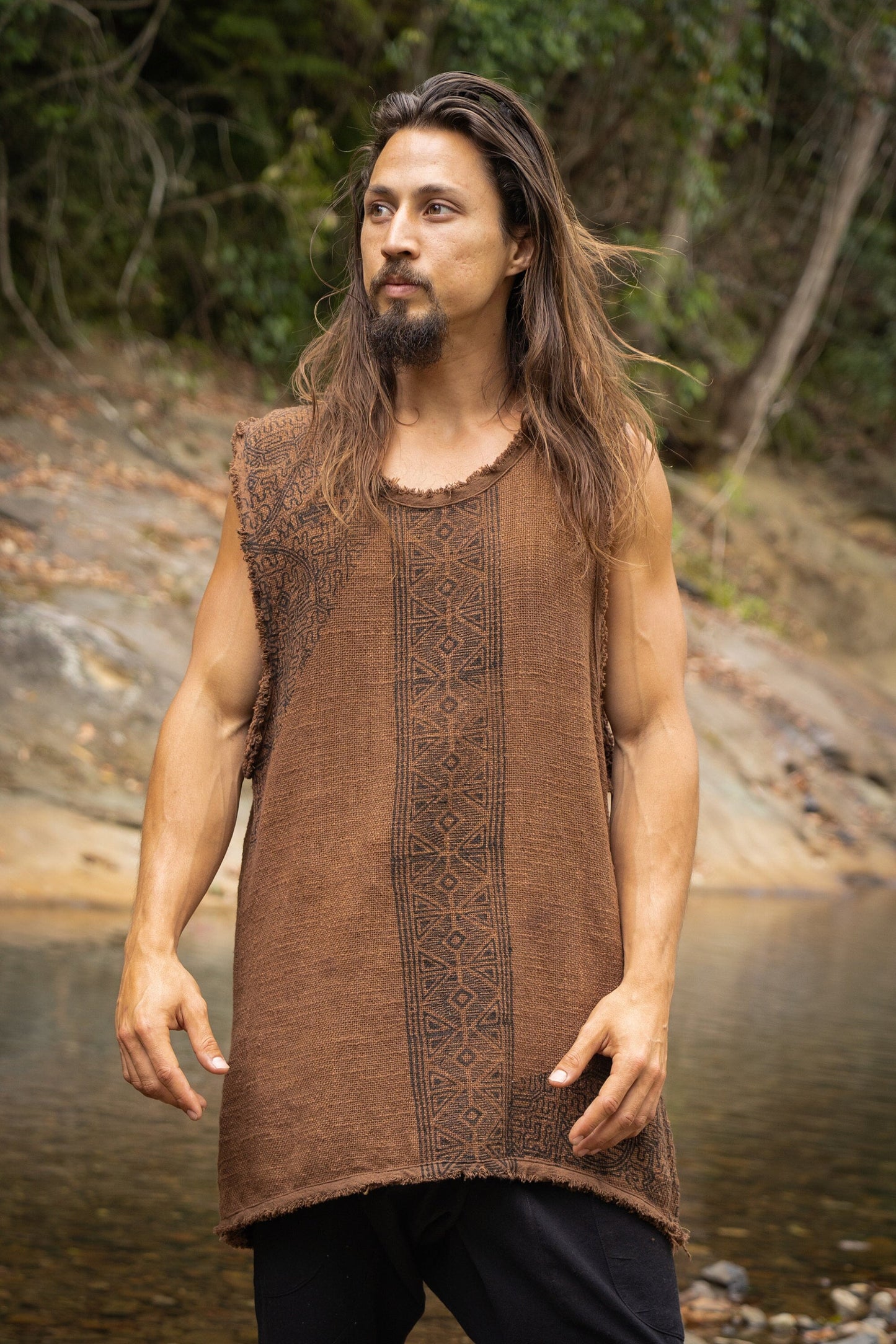 Our AKAU shamanic tank top features intricate block-printed shipibo tribal patterns that are hand-applied, giving each shirt a unique and authentic touch.