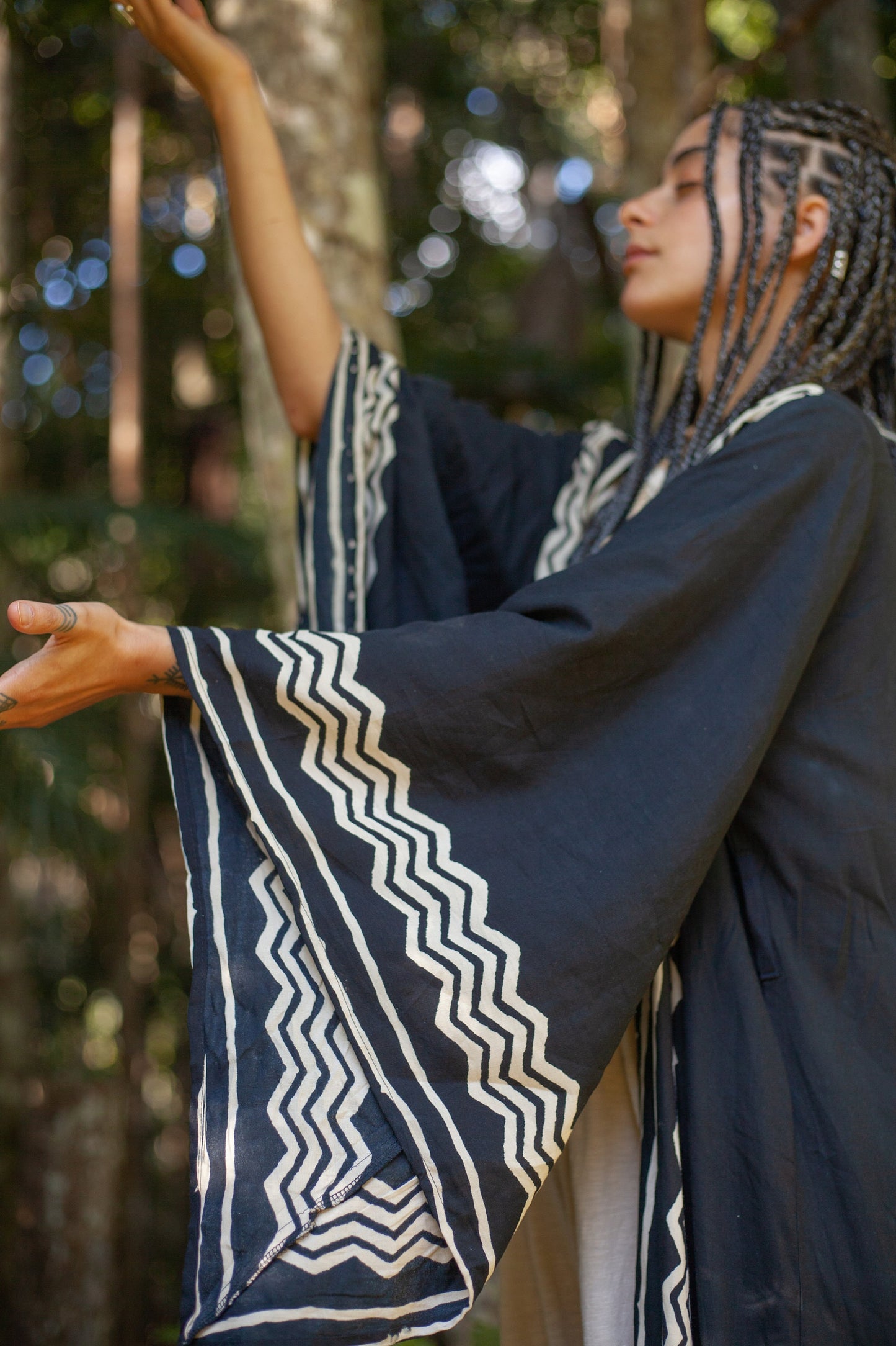 ELGA Womens Kimono Robe Arm Flairs Soft Breathable Cotton Rayon Festival Black and White Tribal African Patterns Elegant Boho Pyjama AJJAYA